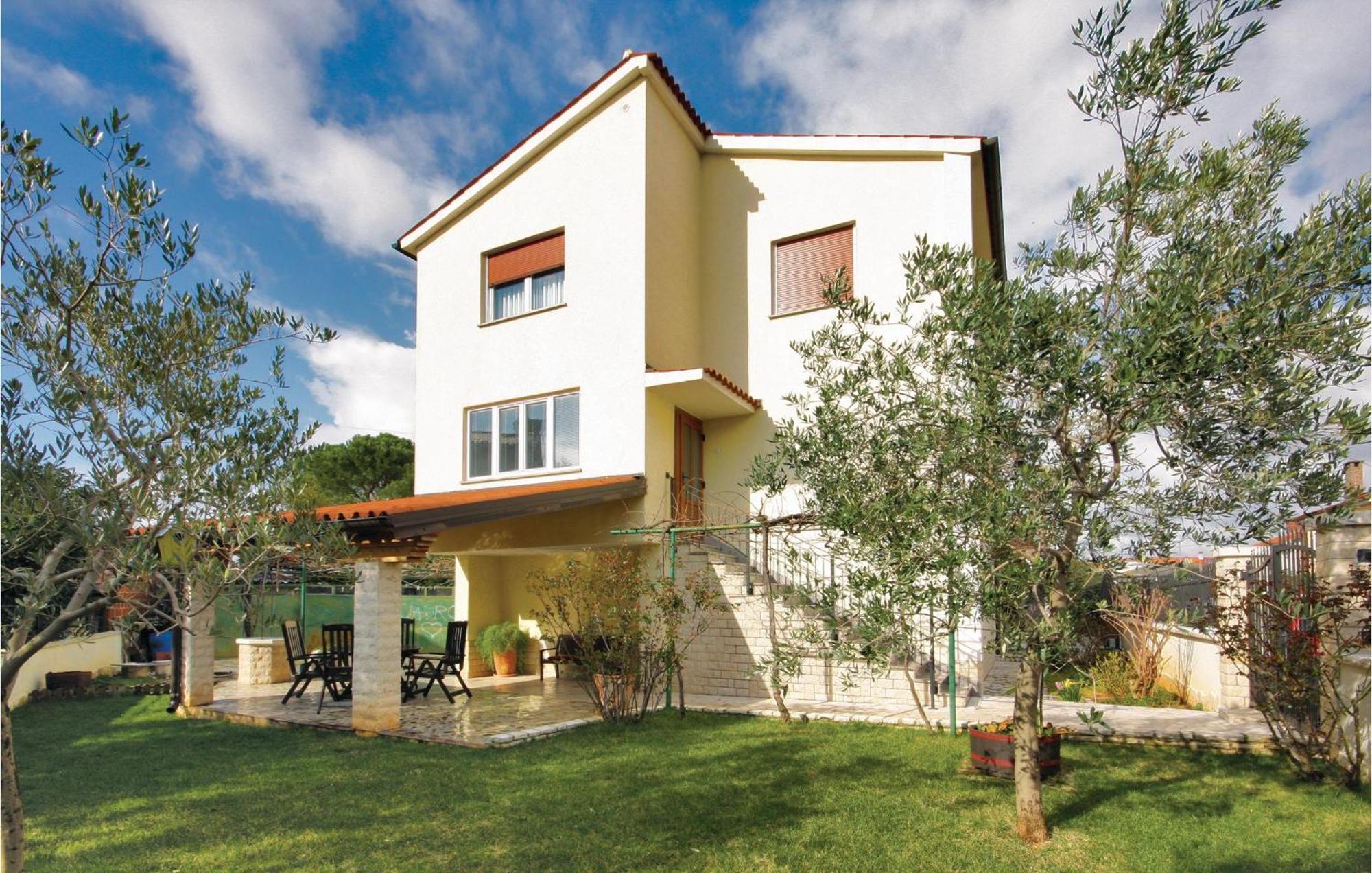 Awesome Apartment In Pula With Wifi Экстерьер фото